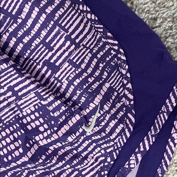 Nike Women's Purple Patterned Athletic Shorts medium - Picture 2 of 3